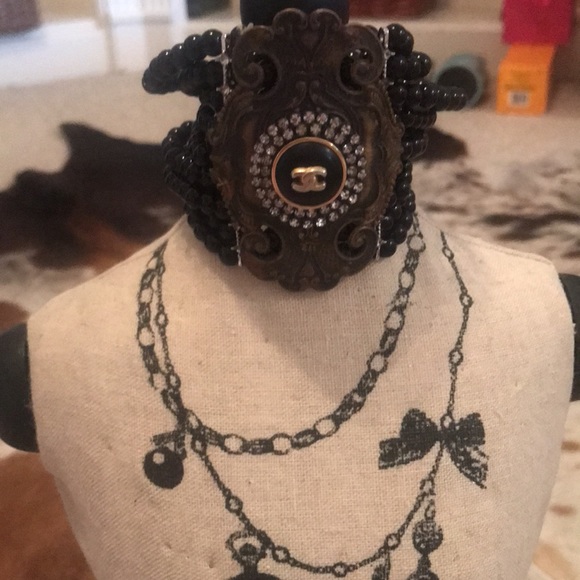 Chanel bracelet authentic Chanel button 🖤🤍🖤 - Picture 4 of 5